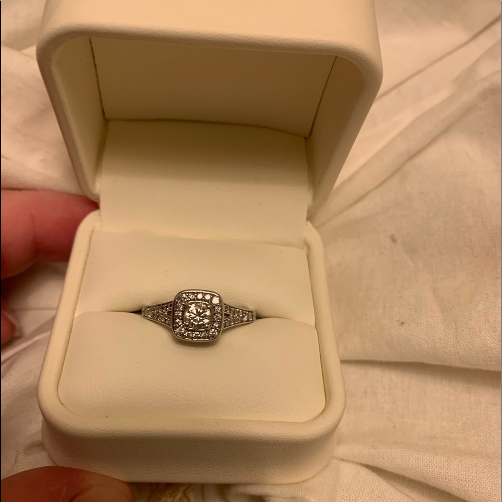 Halo diamond ring